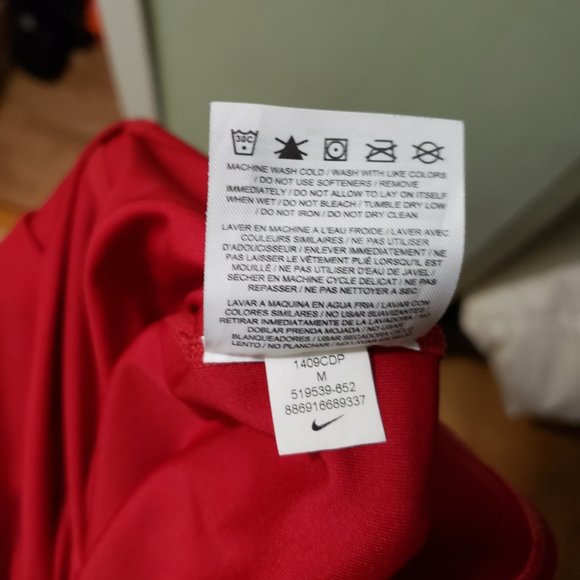 Red Nike Dri-Fit T-Shirt - Picture 3 of 5